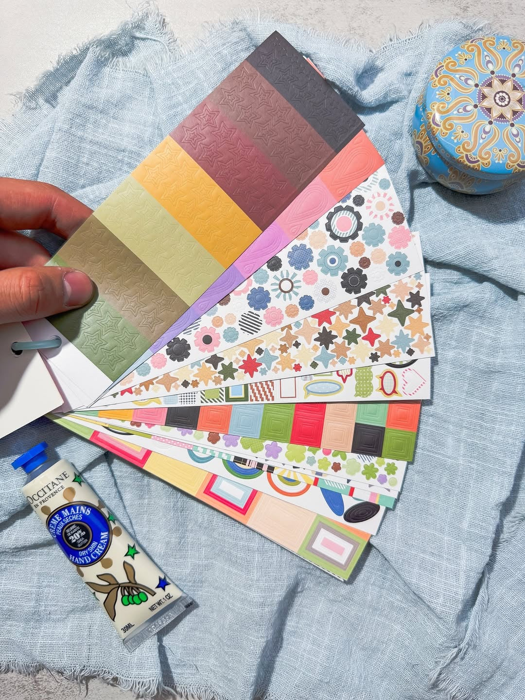 Colorful life مجلة ملصقات