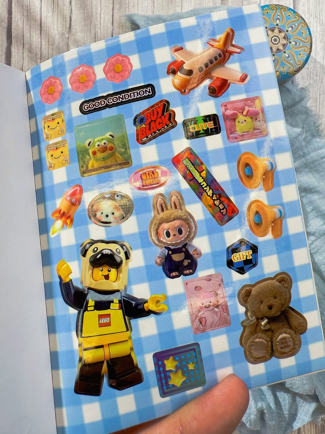 مجلة الملصقات الصغيرة toy dream