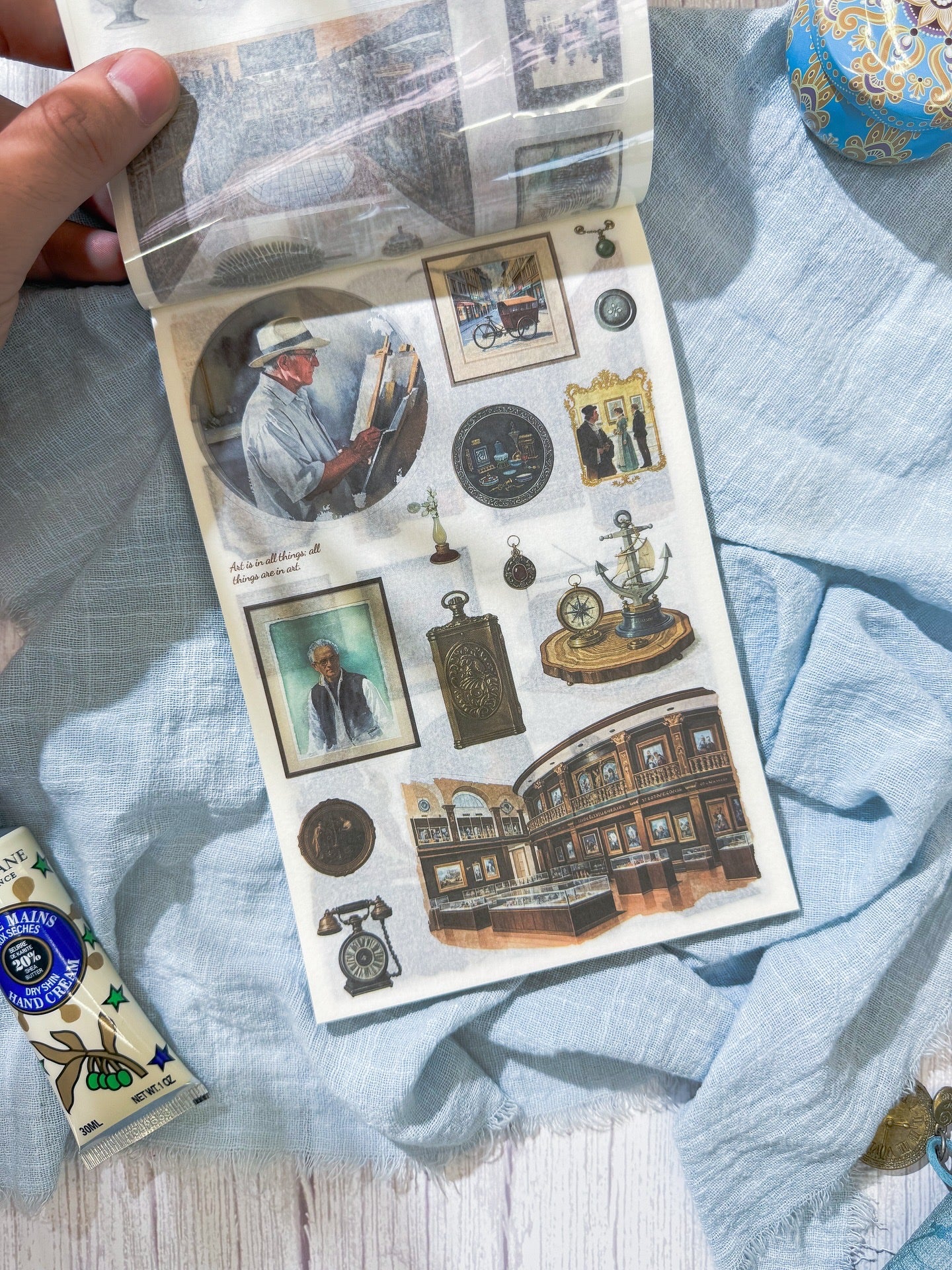 مجلة الملصقات الكبيرة museum wandering