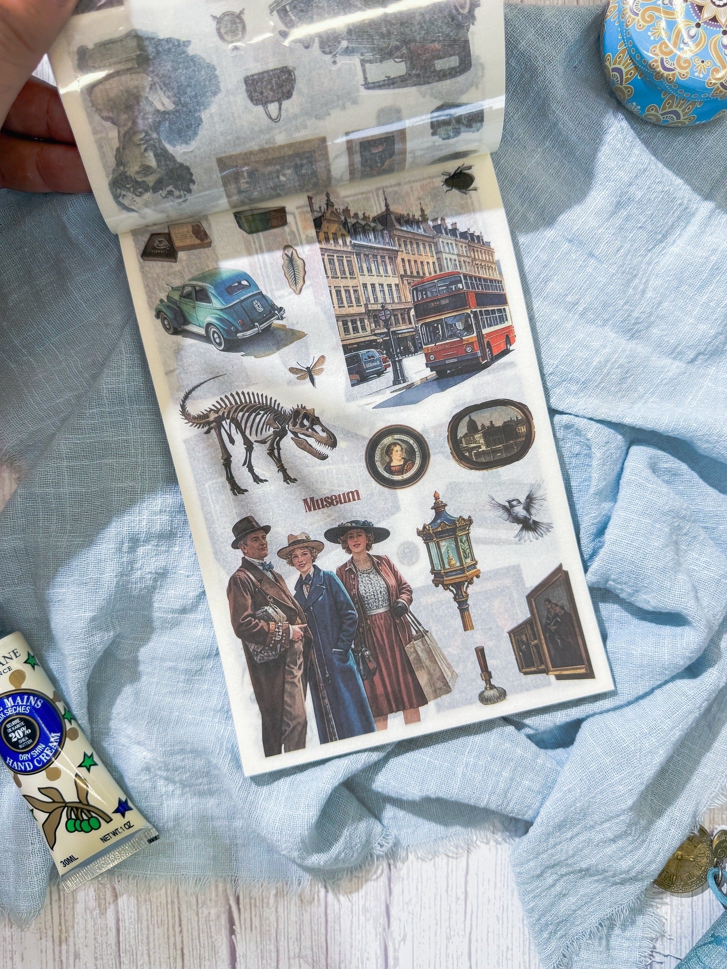 مجلة الملصقات الكبيرة museum wandering