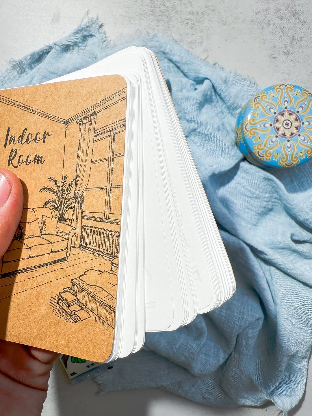 دفتر تلوين صغير Indoor room