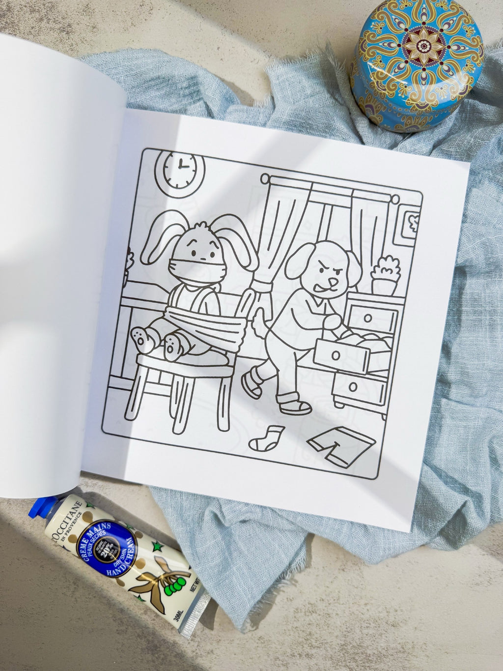 دفتر تلوين cozy crime scenes