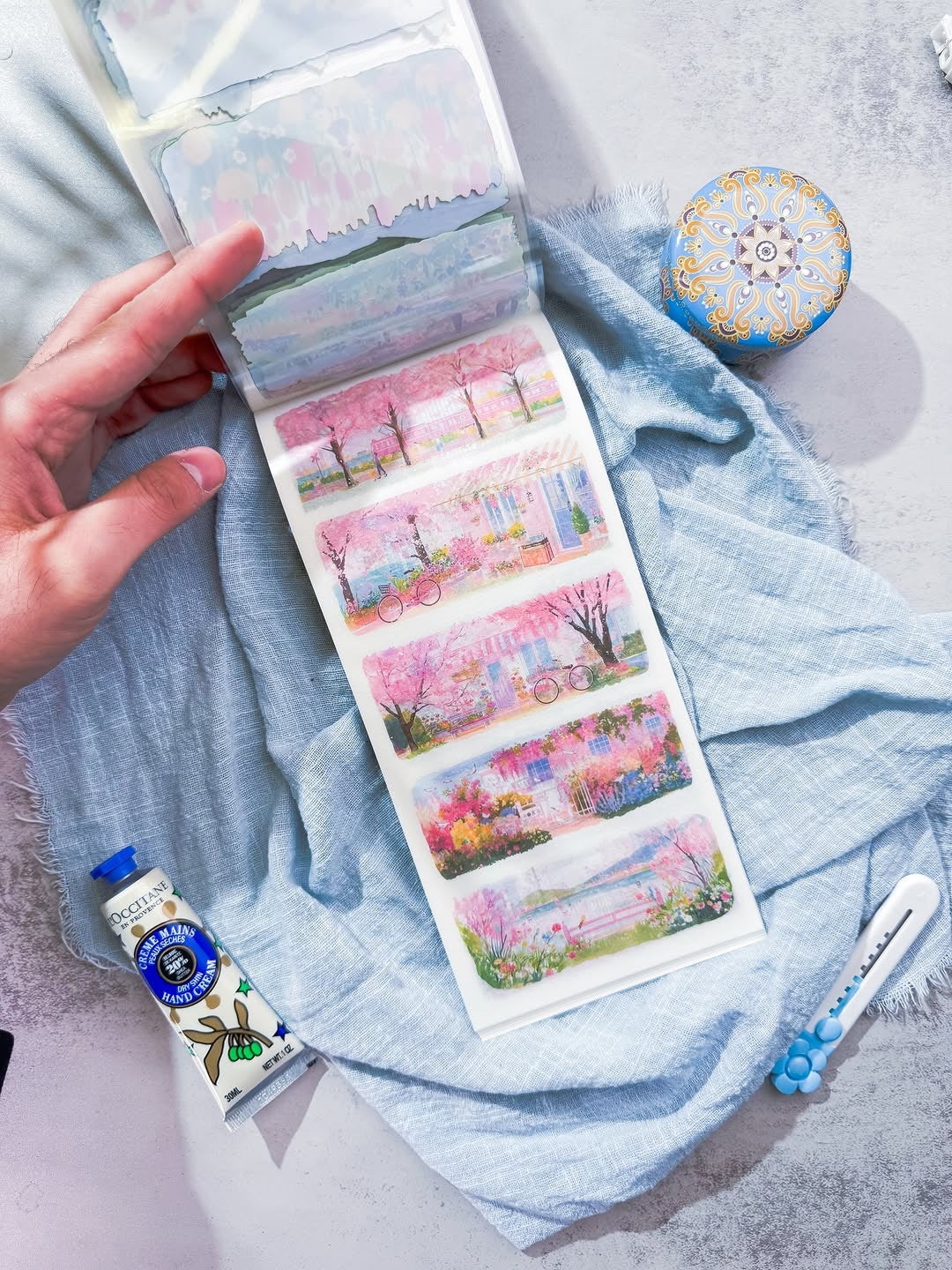مجلة ملصقات floral whispers