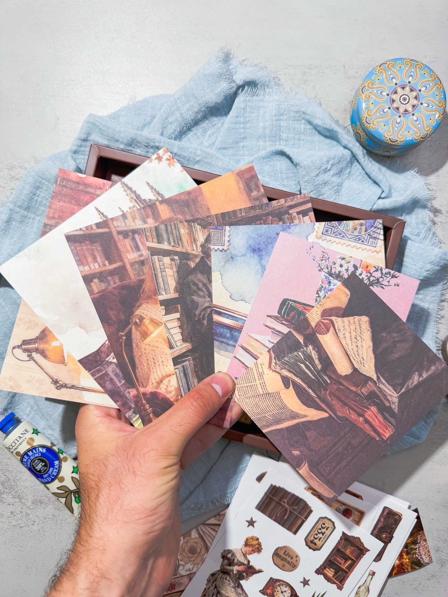 Whispering pages صندوق الجورنال الشامل