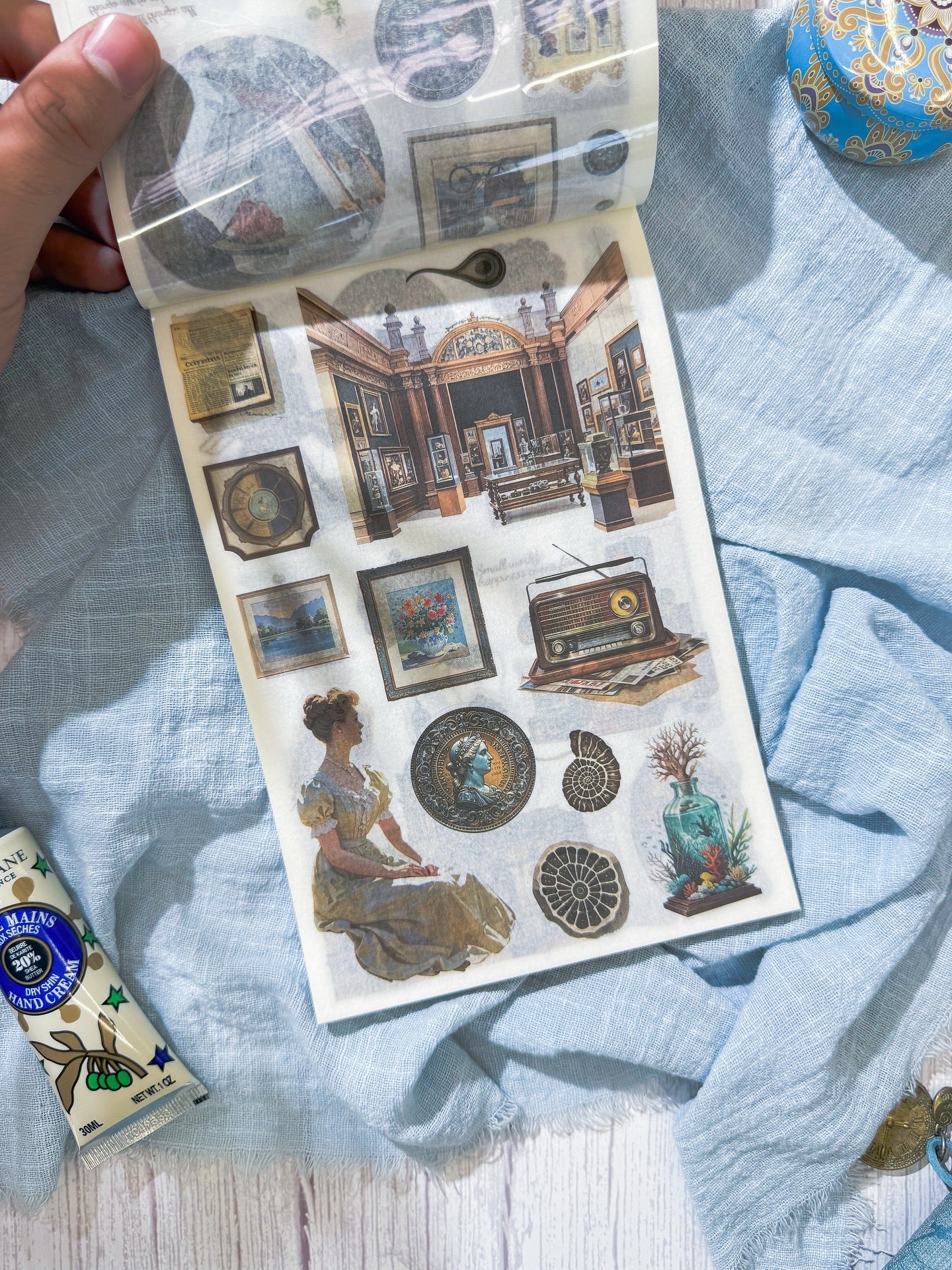 مجلة الملصقات الكبيرة museum wandering