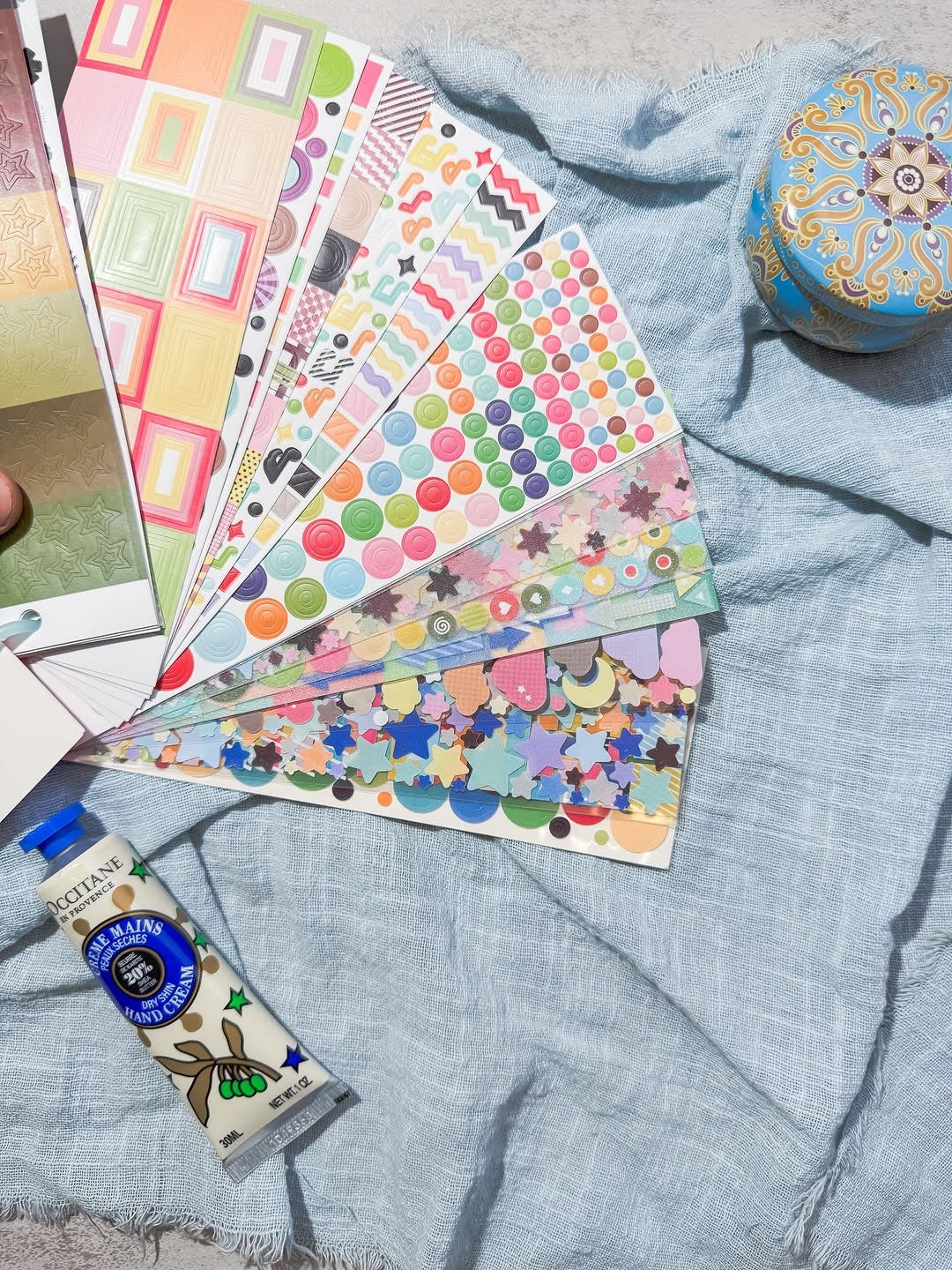 Colorful life مجلة ملصقات