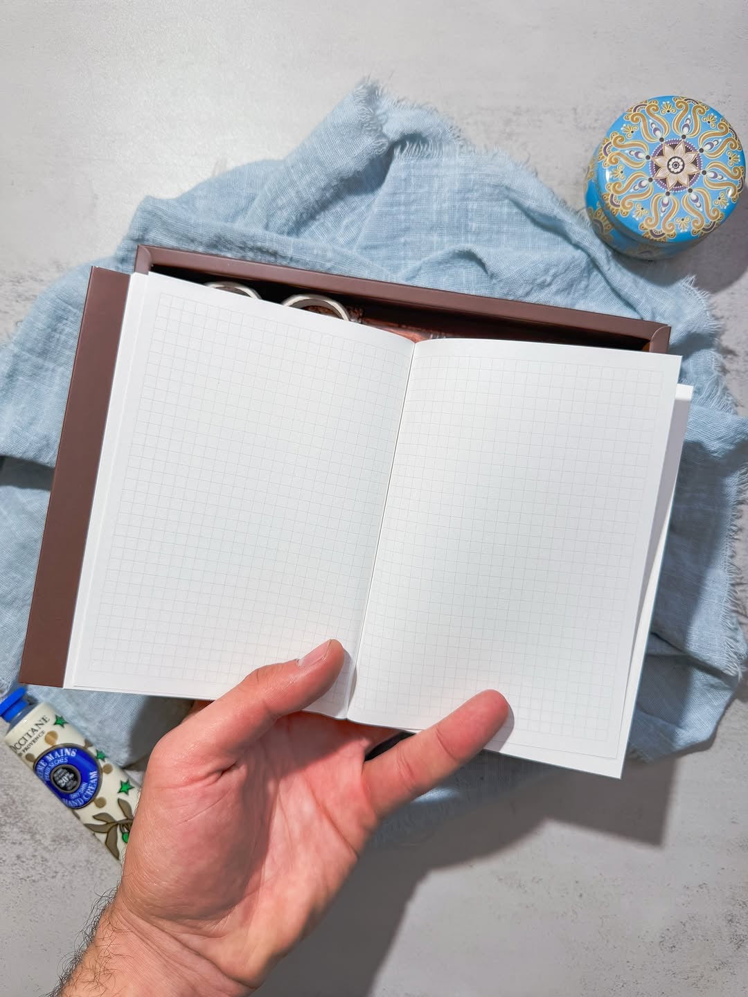 Whispering pages صندوق الجورنال الشامل