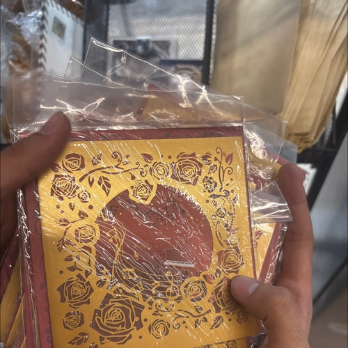 كارد معايدة بيانو احمر